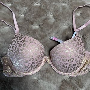 Brand New Victoria secret push up bra. Size 32B